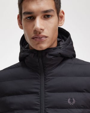 Fred Perry Herren Jacke mit Kapuze isoliert