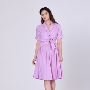 Hemdblusenkleid mit asymmetrischem Gürteleinsatz