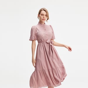 Freizeitkleid mit gestuften Rüschen