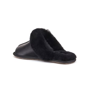 Geschlossene Pantoletten aus Satin in Schwarz