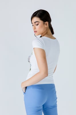 Weißes kurzärmeliges Top mit Blumendruck
