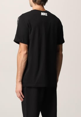 Nike Sportswear Repeat T Shirt Club in Schwarz