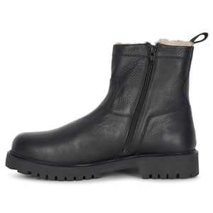 Bequeme PME Legend Stiefel mit einem schönen warmen Futter. Die Stiefel sind aus hochwertigem Leder gefertigt. Der Stiefel hat eine EVA-Einlegesohle, die für eine angenehme Dämpfung sorgt. Der Stiefel ist mit einem Reißverschluss an der Innenseite ausgestattet. Marke: PME LegendModellname: ChuteKategorie: HerrenstiefelMaterialien: LederFarbe: schwarz