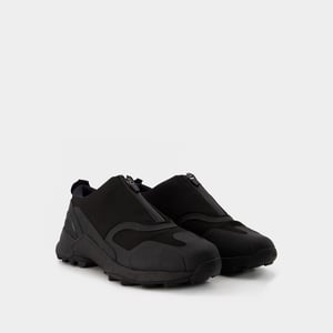 Y-3 Swift R3 Low Gtx Turnschuhe in schwarzem Stoff