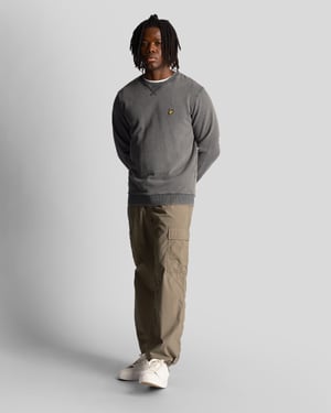 Lyle & Scott – Verwaschenes Sweatshirt mit Rundhalsausschnitt in Schwarz