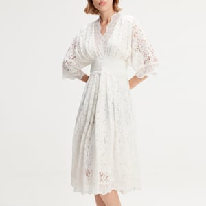 Spitzenkleid mit Kimonoärmeln