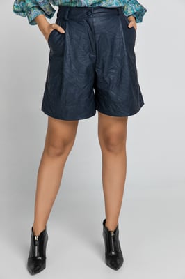 Blaue Bermuda-Shorts aus Kunstleder