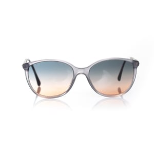 graue Sonnenbrille mit Strassbügeln