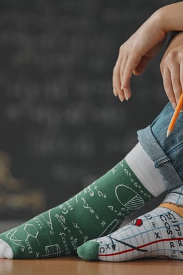 SPOX SOX - Herren & Damen Mismatched Novelty ungerade Socken - Back 2 School