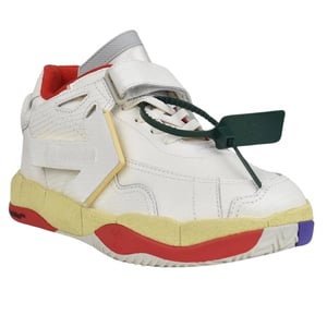 Weisse Low-Top-Sneaker von Puzzle Couture in Off-White