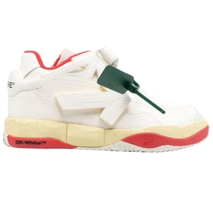 Weisse Low-Top-Sneaker von Puzzle Couture in Off-White