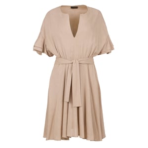 Beigefarbenes Kleid mit gerüschten Ärmeln