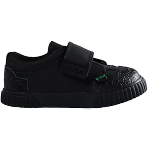Kicker schwarze Schuhe mit schwarzen Kindern