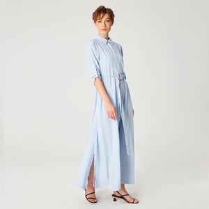 Langes minimalistisches Hemdkleid
