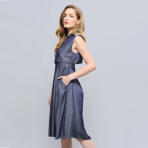 Hemdkleid mit offenem Rücken und Schlaghose