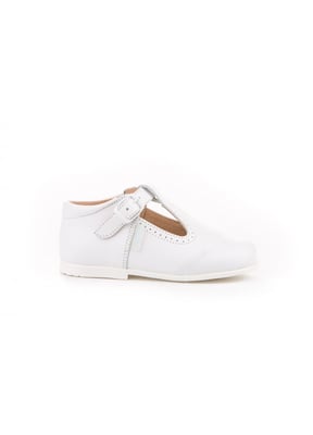 Schuh vom Typ Merceditas aus Leder