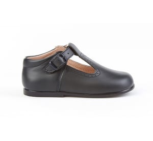 Schuh vom Typ Merceditas aus Leder