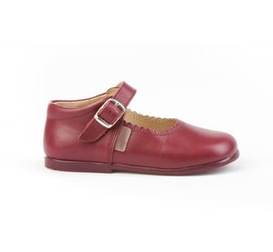 Schuh vom Typ Merceditas aus Leder