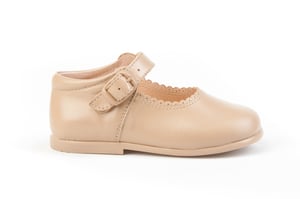 Schuh vom Typ Merceditas aus Leder