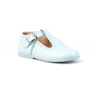 Schuh vom Typ Merceditas aus Leder