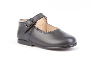 Schuh vom Typ Merceditas aus Leder