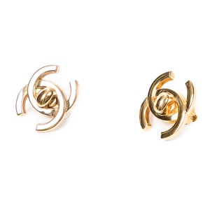 CC Turn Lock Clip On Earrings Ohrringe