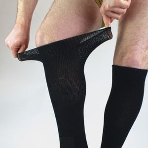 4er-Pack lange Bambusdiabetikersocken mit Noppen für Männer und Frauen