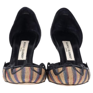 Manolo Blahnik Spitzer Pumps aus mehrfarbiger Raffia