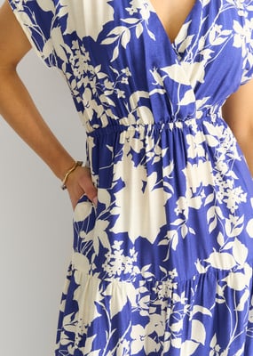Blaues geblümtes Maxikleid mit elastischer Taille