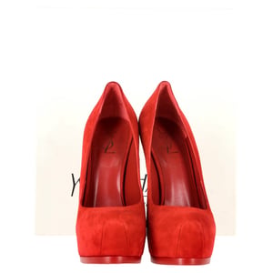 Saint Laurent Tribtoo Pumps aus rotem Wildleder