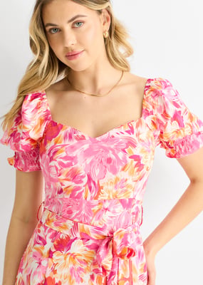 Rotes geblümtes Midikleid mit Puffärmeln und Gürtel