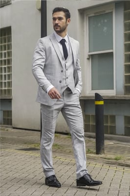Grau karierter 3-teiliger Anzug für Herren im Tailored Fit