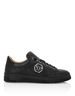 Low Top Leather Skeakers Matte Monogram