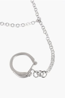 MM6 Pins mit Sicherheitsnadeln und Kettendesign in Silber