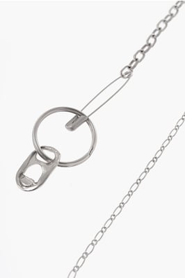 MM6 Pins mit Sicherheitsnadeln und Kettendesign in Silber