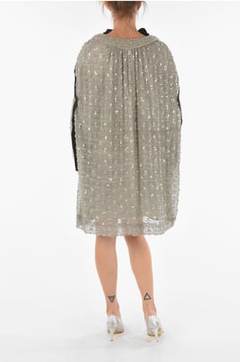 Schwarzes Midikleid mit Pailletten und Perlen an der Rückseite und an den Ärmeln
