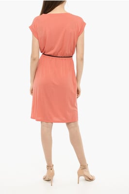 Einfarbiges T-Shirt-Kleid mit Kordelzug in Pink