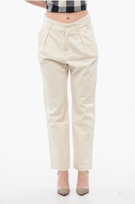 Mom Fit Jeans mit einfacher Bundfalte und Gürtelschlaufen 14 cm in Weiß