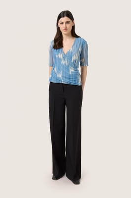 Langarm-Bluse Feminine Form Blue Scattered Print blue white