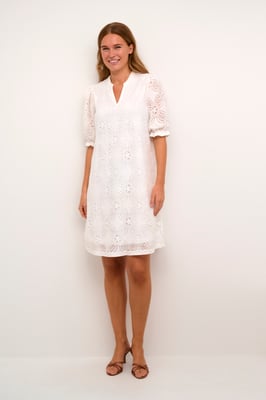 Kleid mit entspannter Passform white