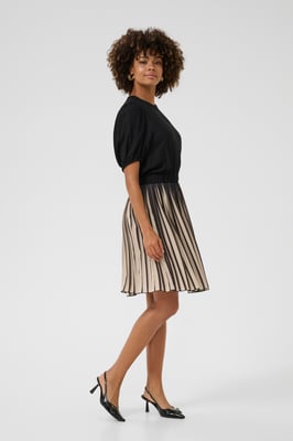Jersey-Kleid im entspannten Schnitt black