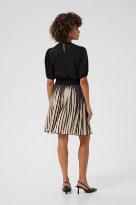Jersey-Kleid im entspannten Schnitt black