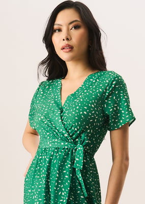 Grünes Wickel-Midikleid mit Tiermuster
