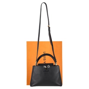 Louis Vuitton Capucines BB Handtasche aus schwarzem Leder