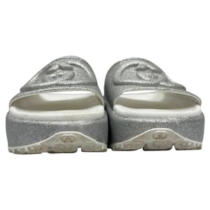 Gucci GG-Logo Glitzernde Rutschsandalen aus silbernem Gummi