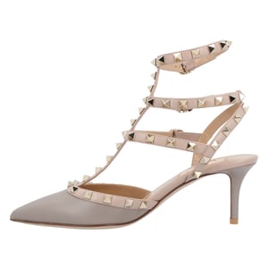 Valentino Garavani Rockstud Pumps mit spitzer Zehenpartie