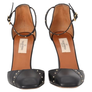 Valentino – Pumps mit Knöchelriemen und Nieten aus schwarzem Leder