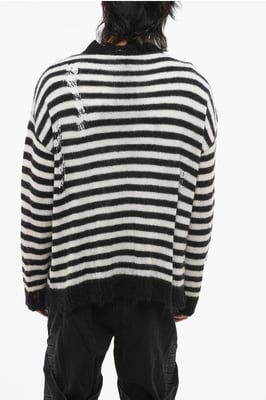 Gestreifter Rundhalspullover im Vintage-Effekt mit dekorativem Muster in Schwarz und Weiß
