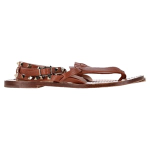 Valentino Garavani Rockstud T-Riemen-Flatsandalen aus braunem Leder