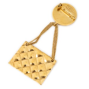 CC Quilted Flap Brooch Brosche